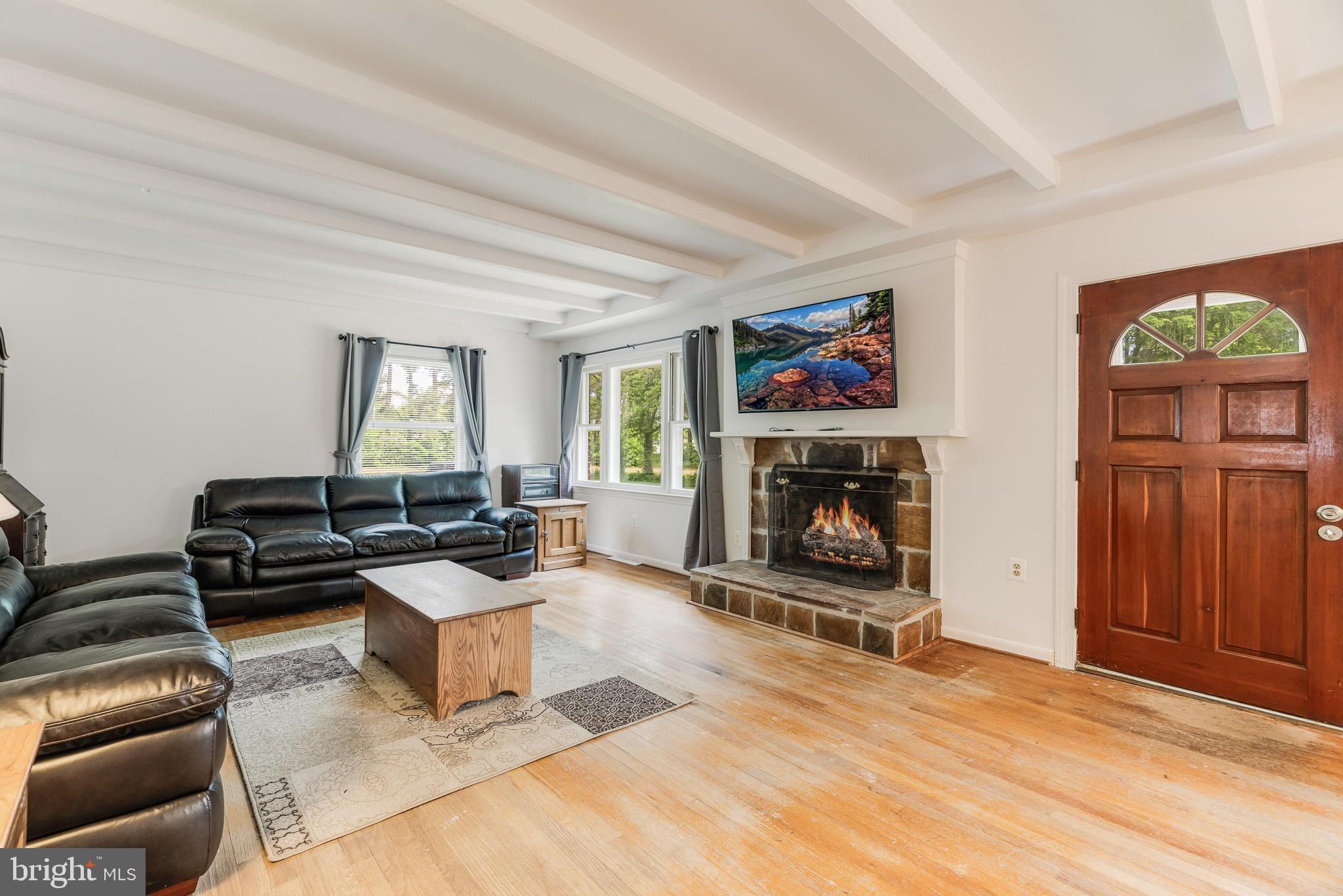 20 Seneca Ln