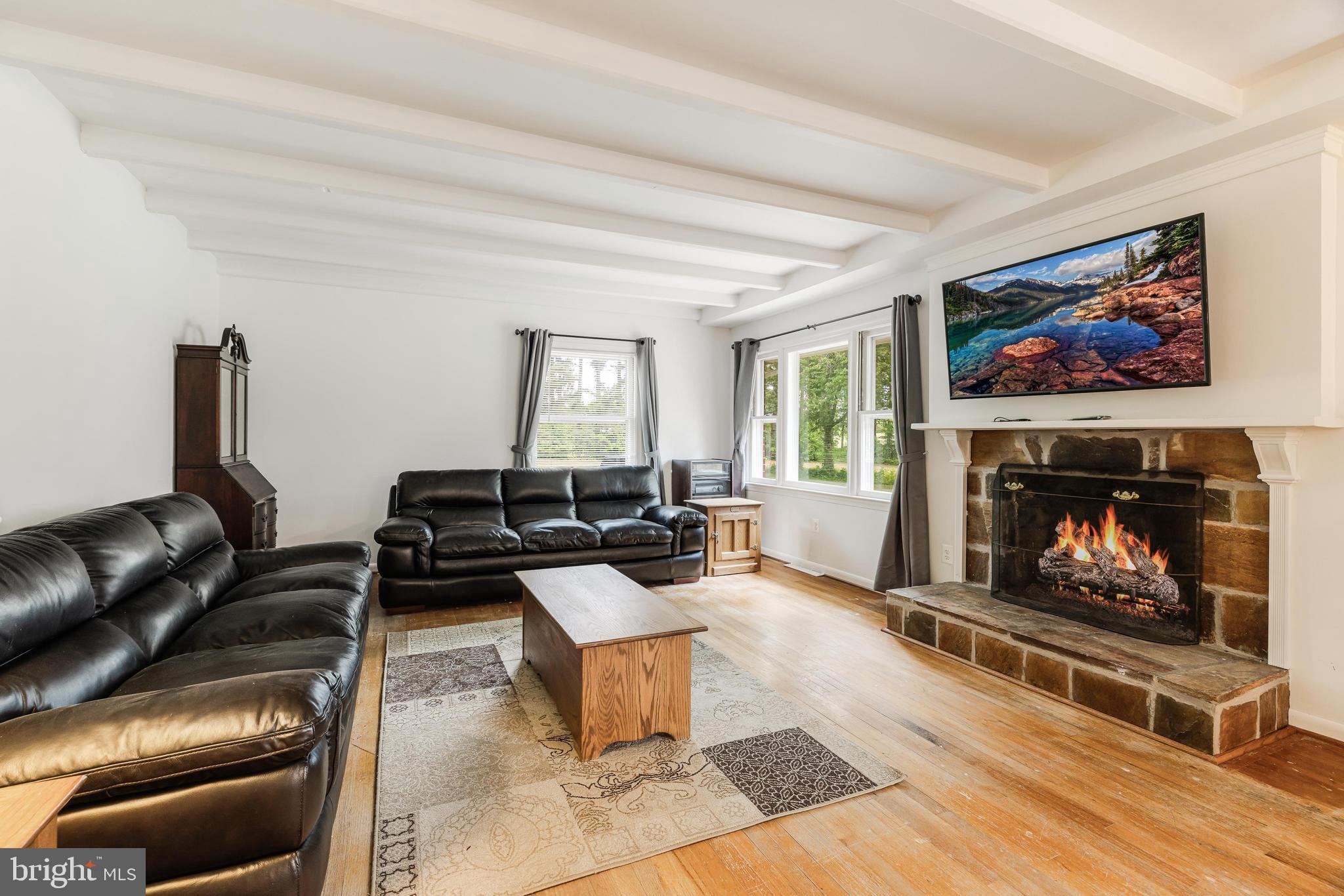 20 Seneca Ln