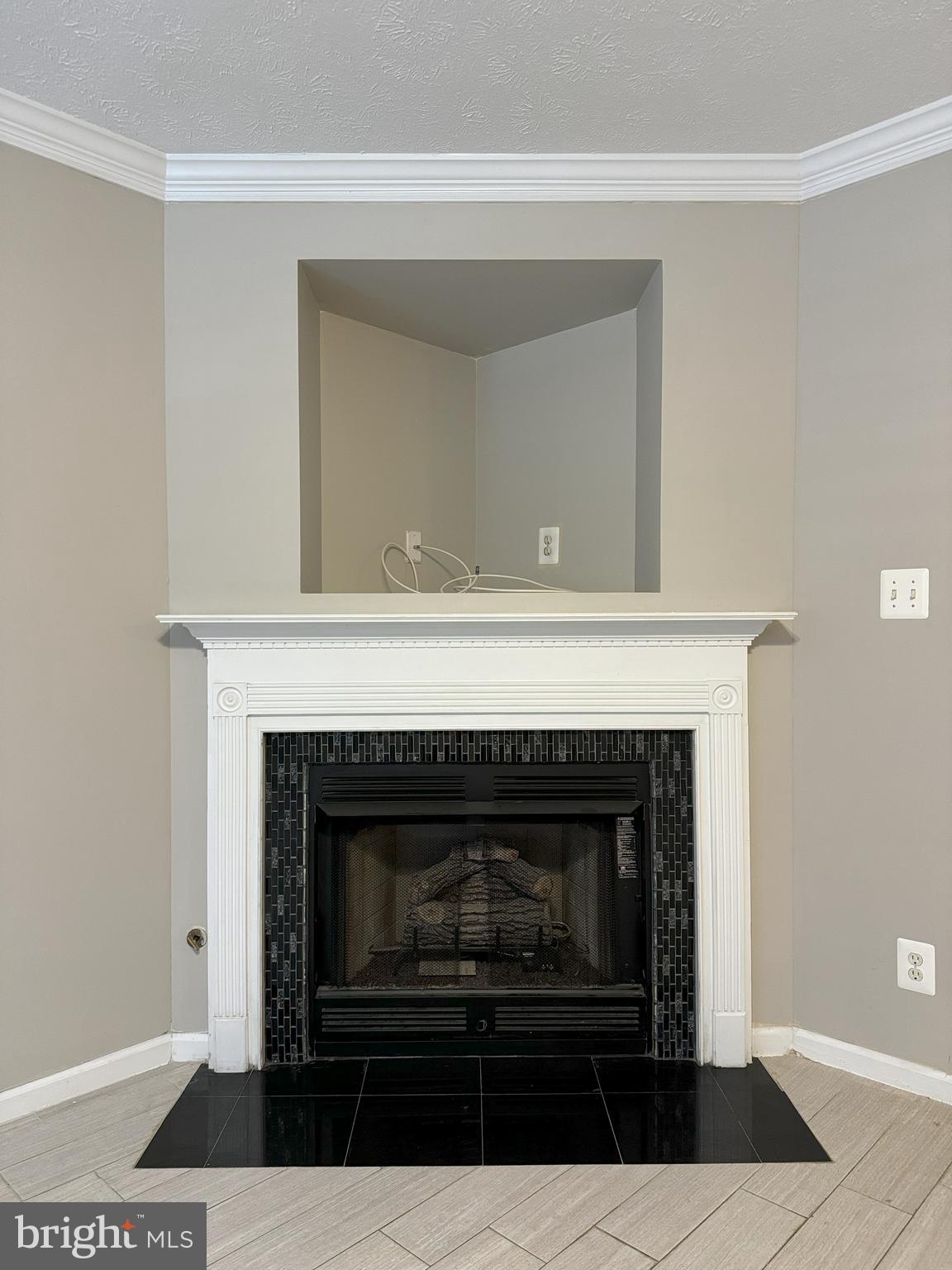 606 KENSINGTON DR