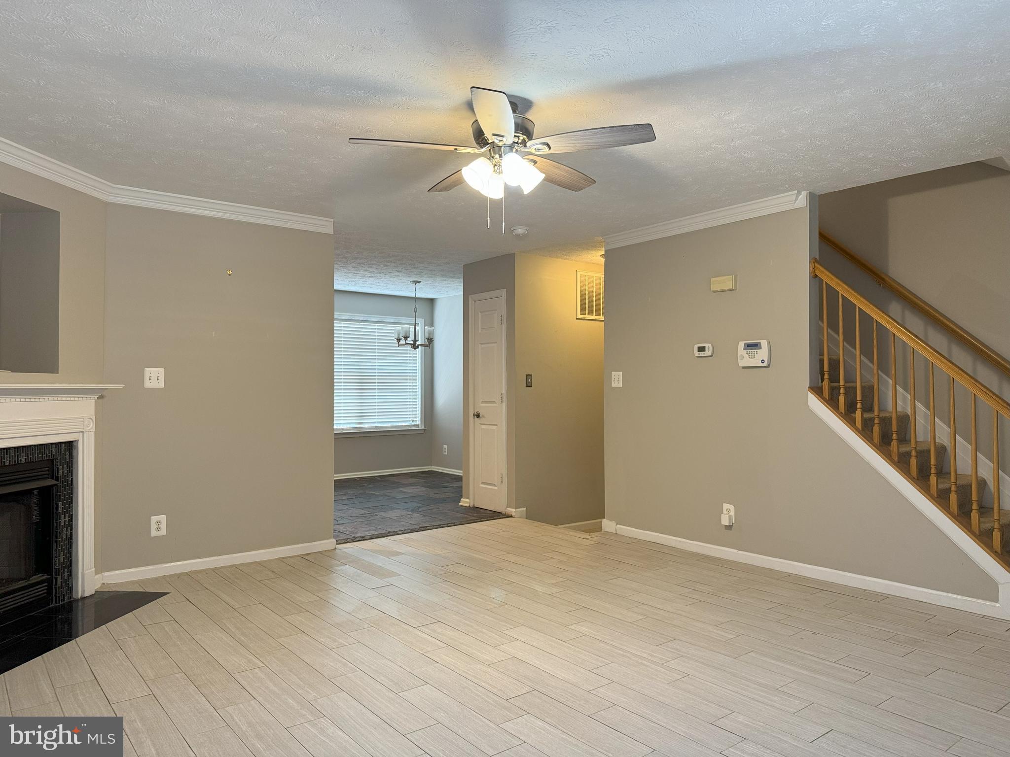 606 KENSINGTON DR