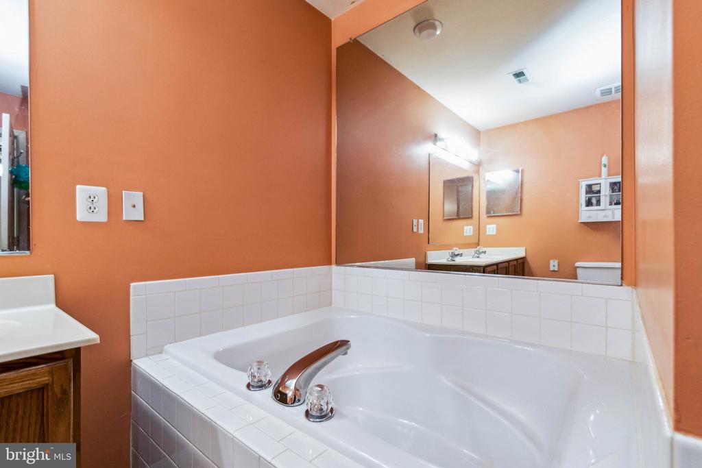 5 Candleridge Ct