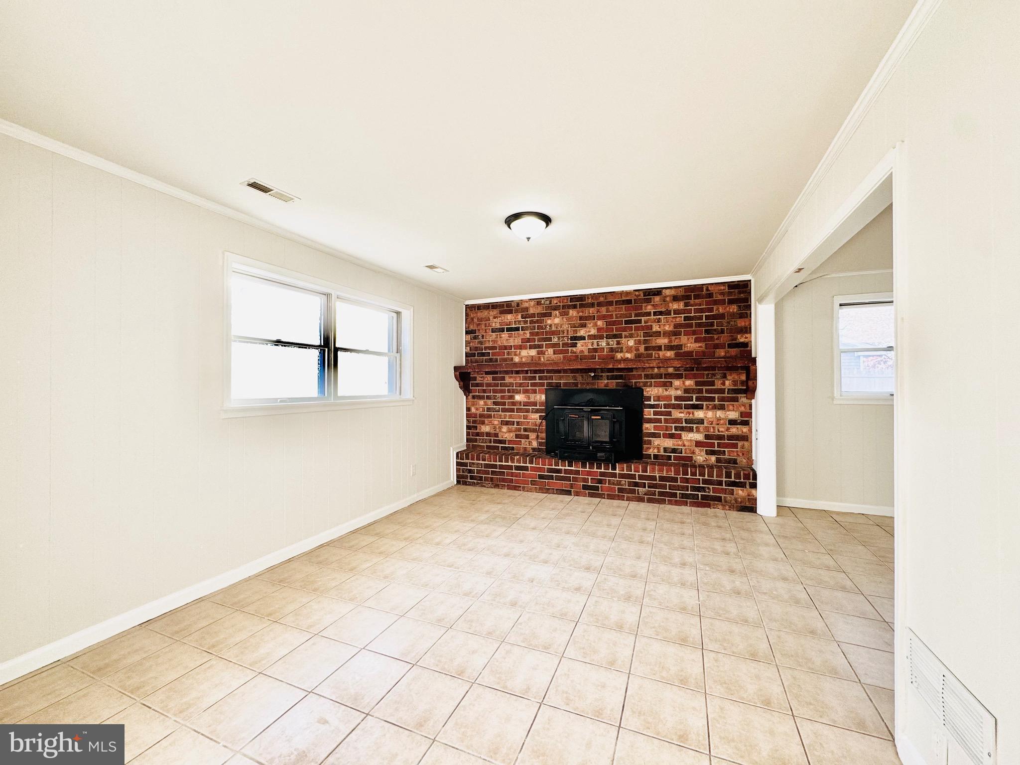 828 Spring Valley Dr