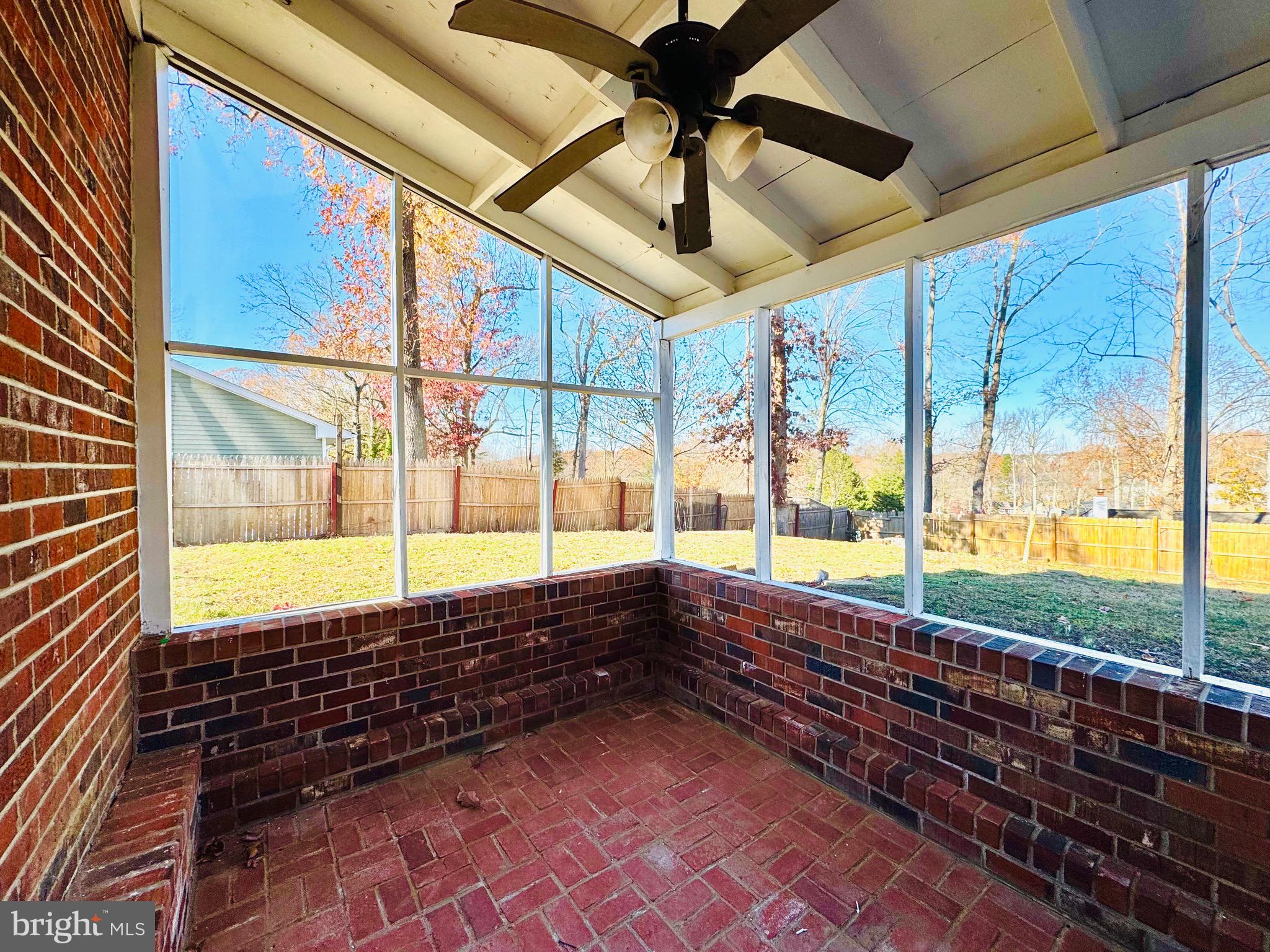 828 Spring Valley Dr