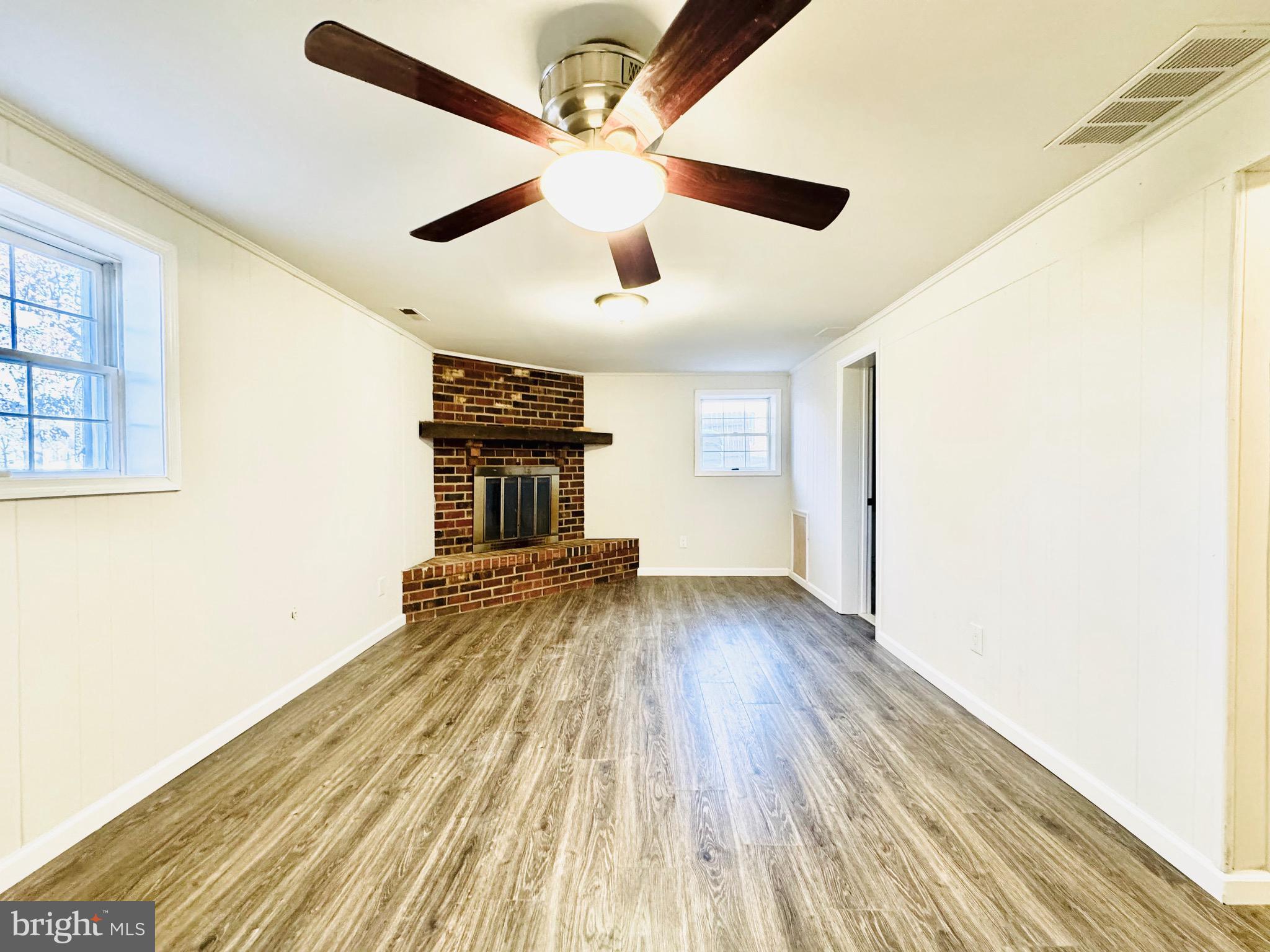 828 Spring Valley Dr