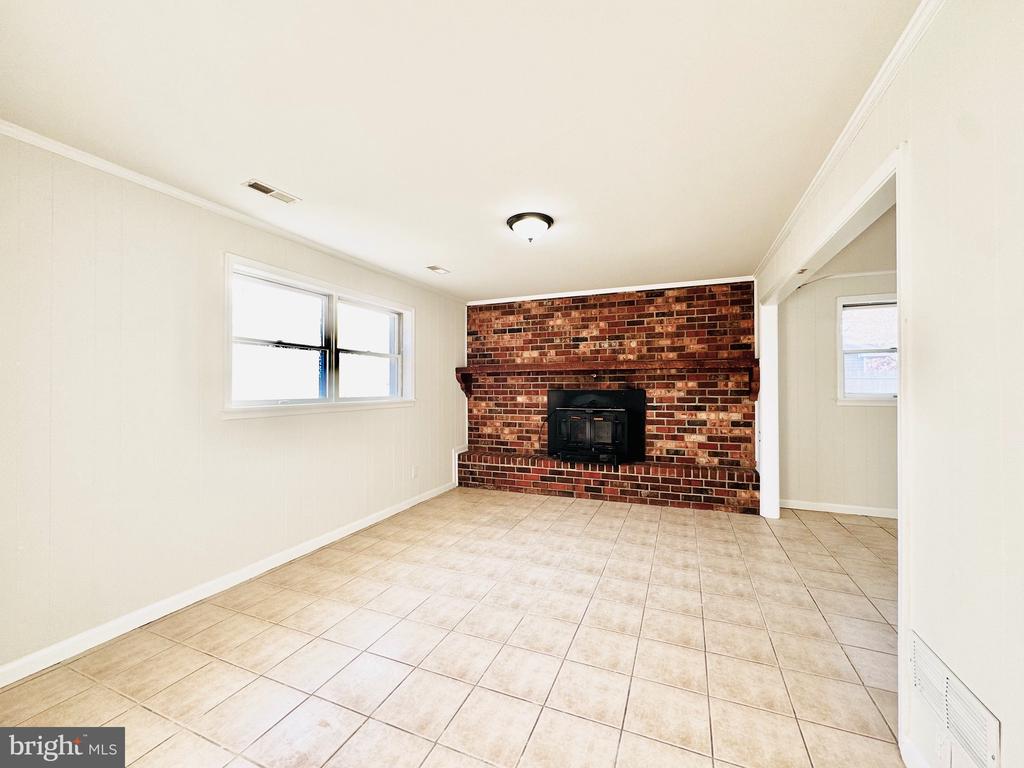 828 Spring Valley Dr