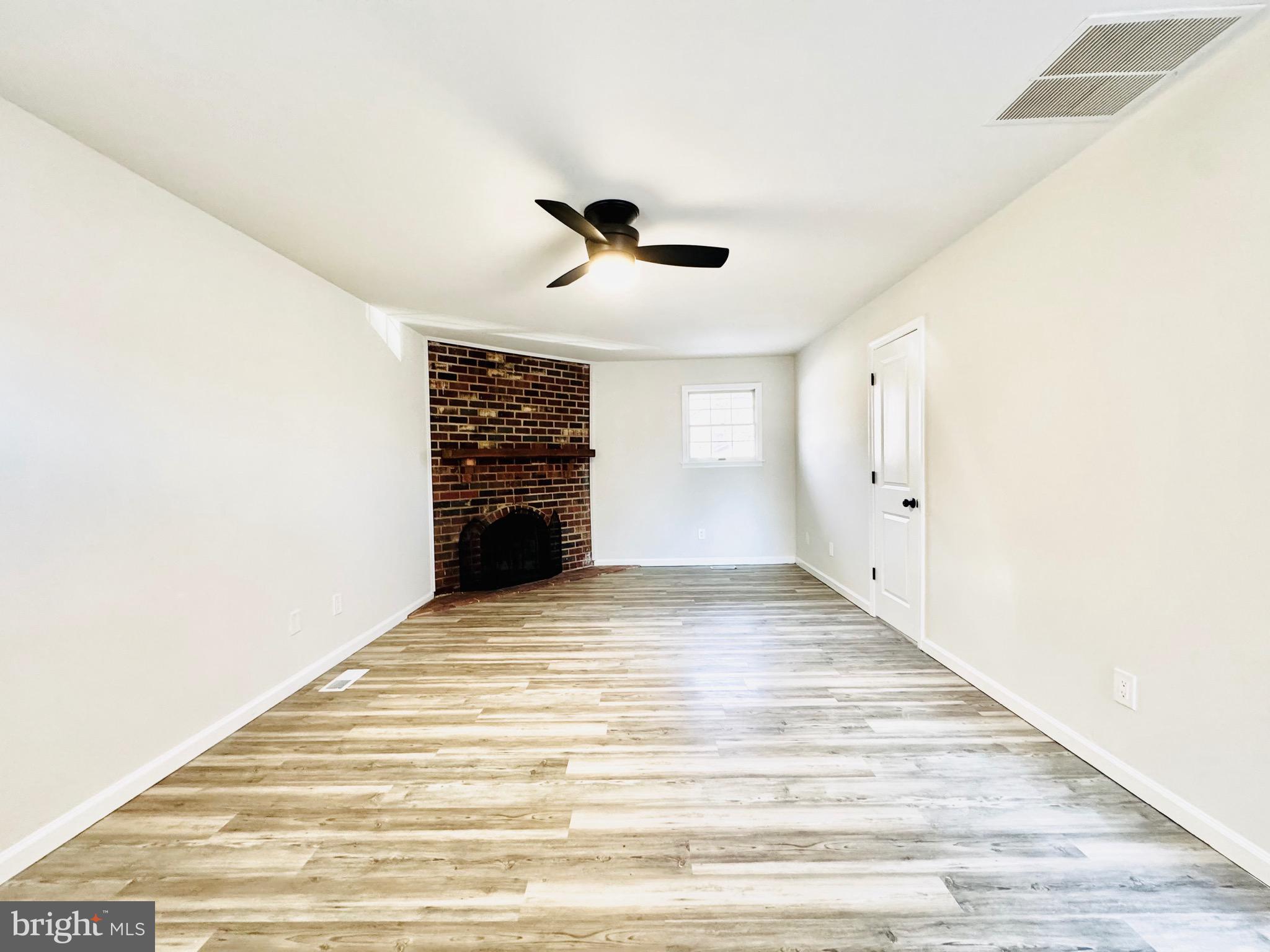 828 Spring Valley Dr