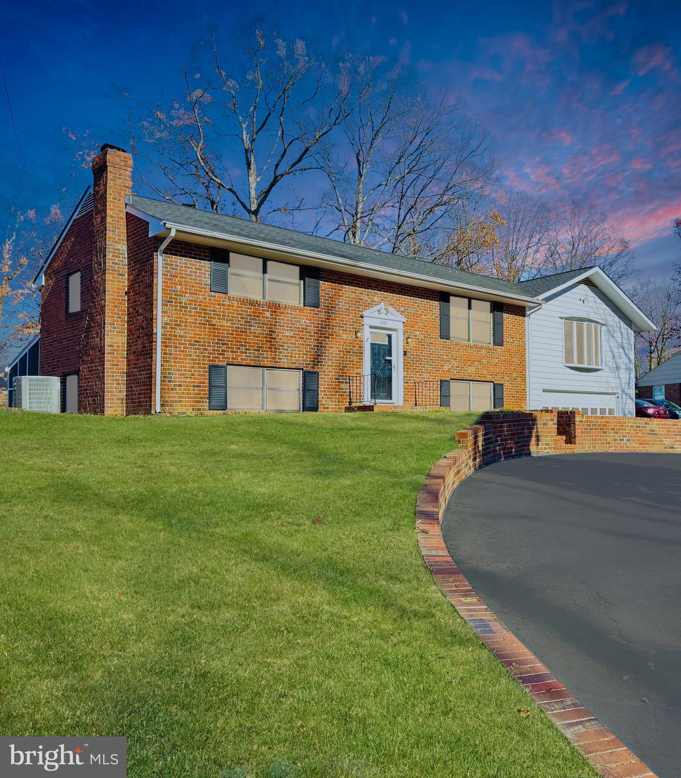 828 Spring Valley Dr
