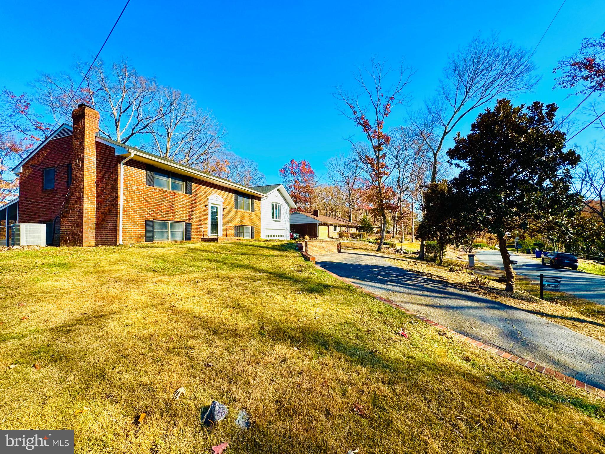 828 Spring Valley Dr