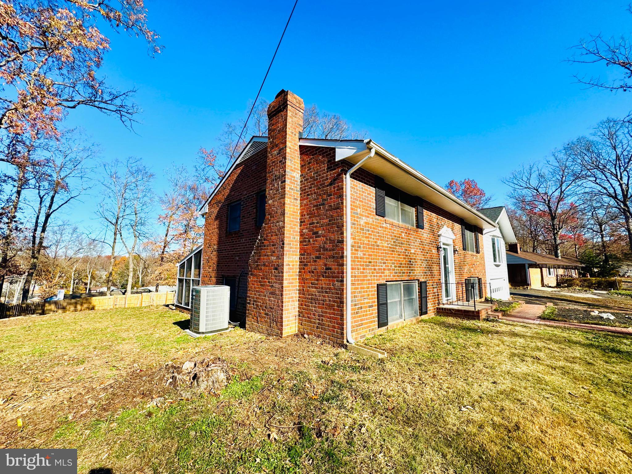 828 Spring Valley Dr