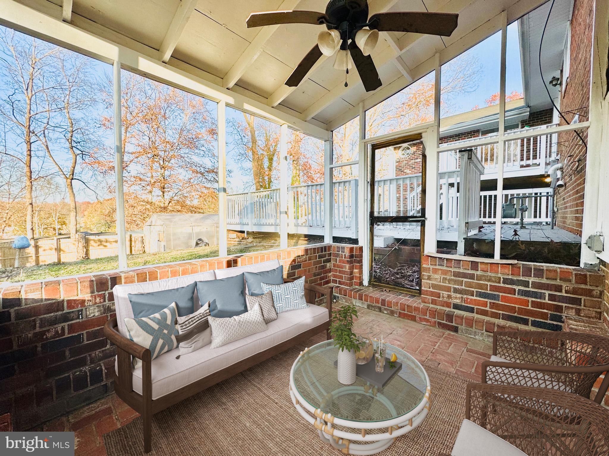 828 Spring Valley Dr