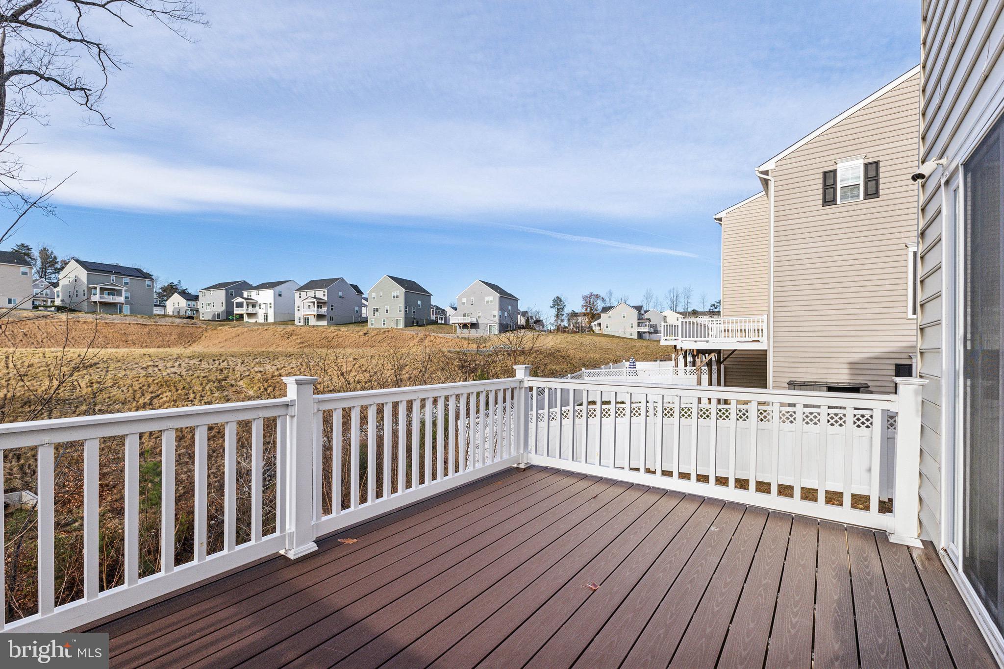 526 LANDING DR