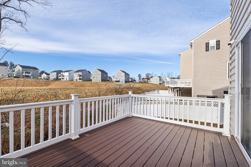 526 LANDING DR