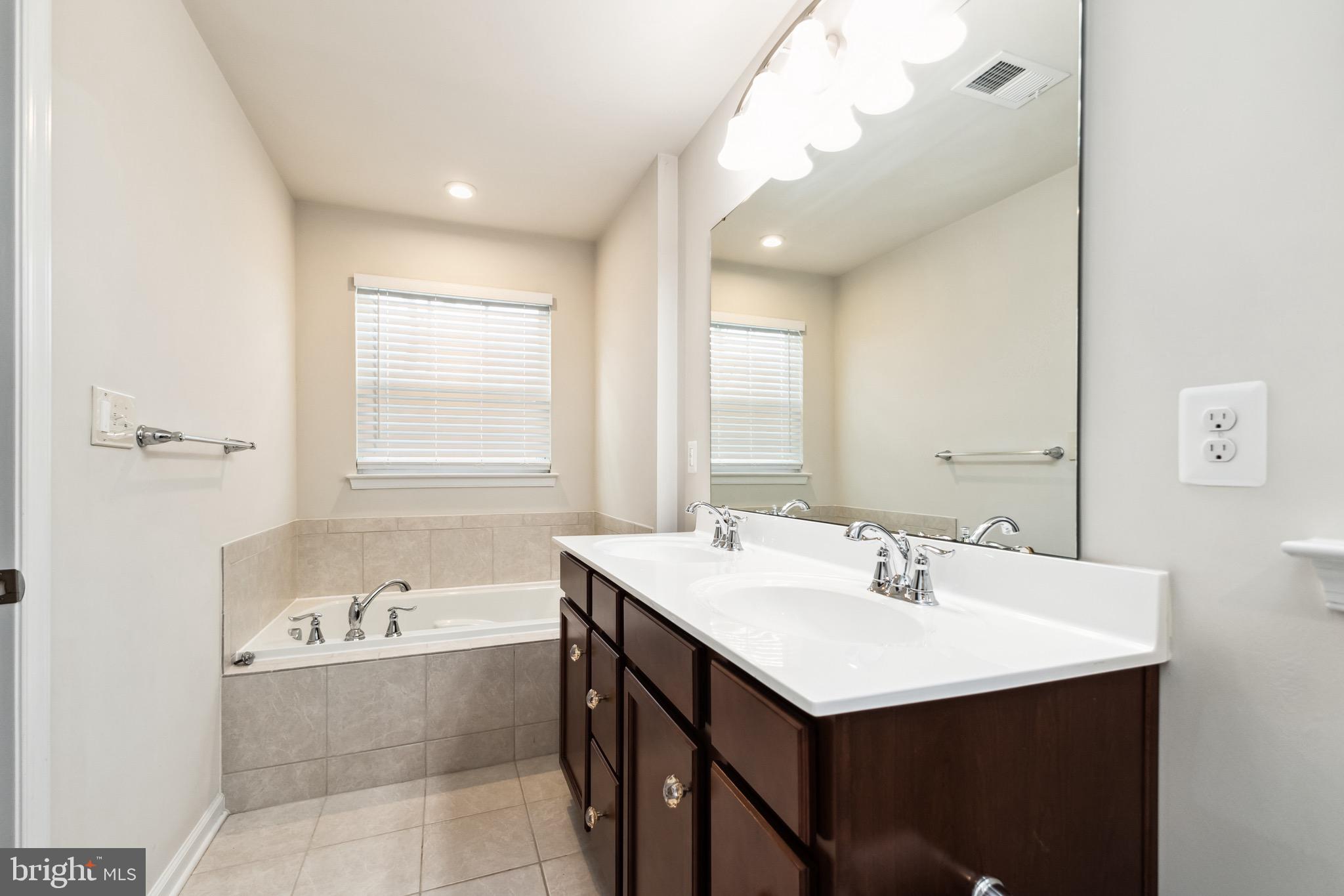 526 LANDING DR