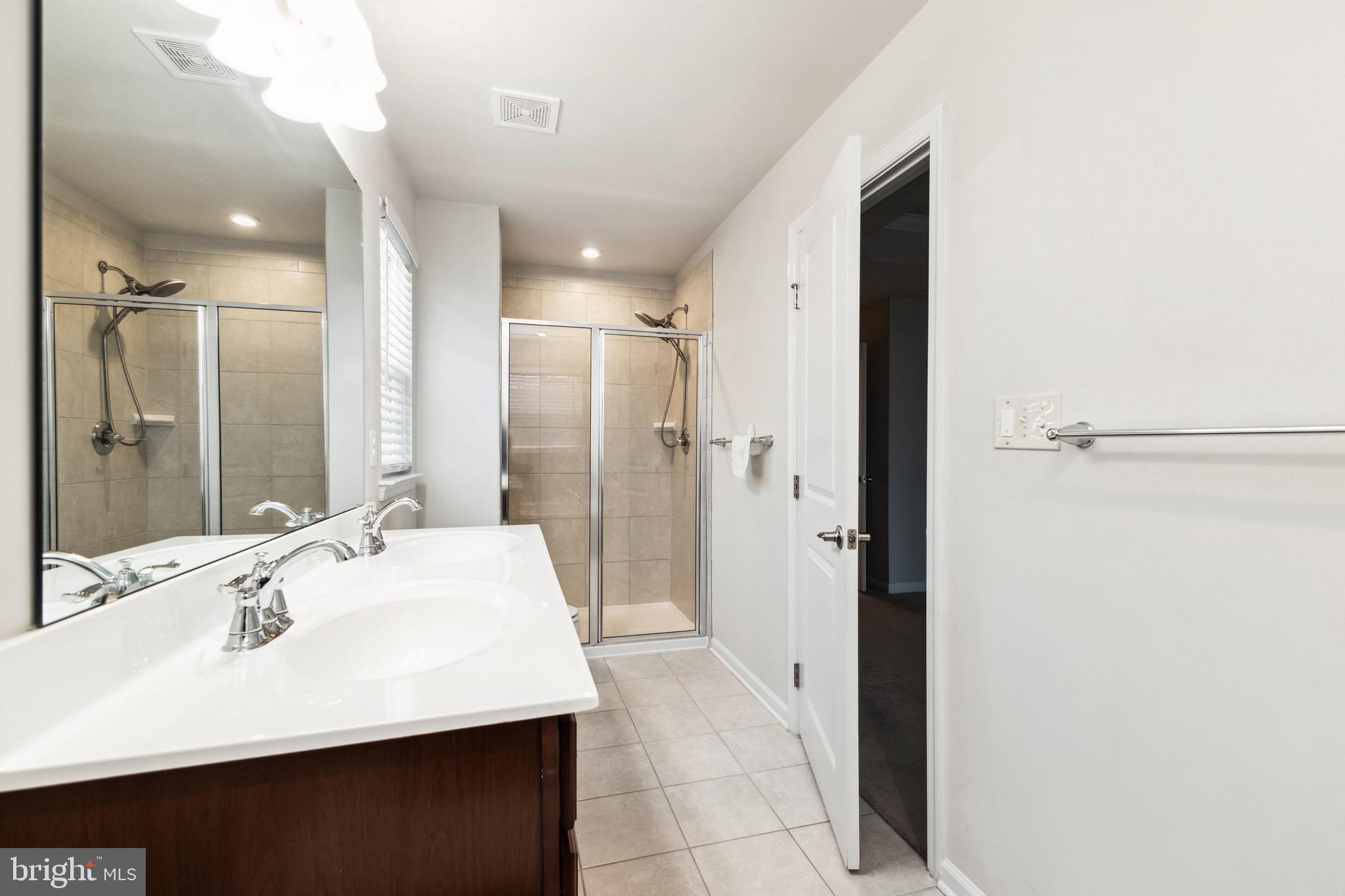 526 LANDING DR