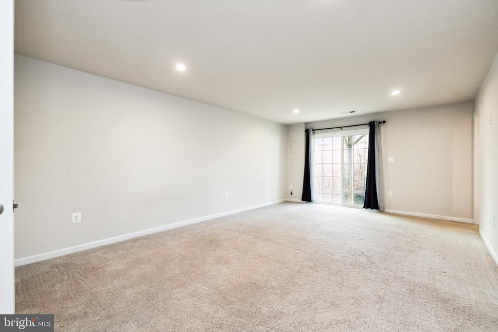 526 LANDING DR