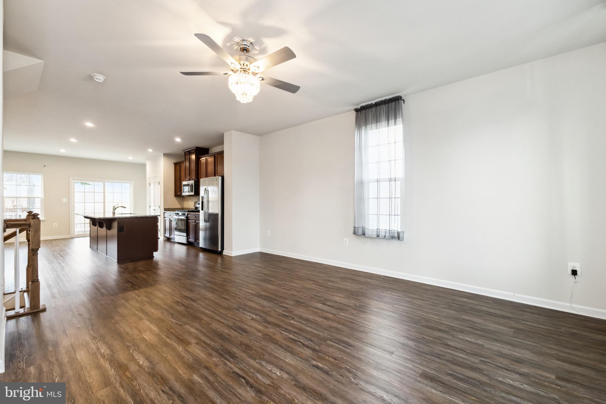 526 LANDING DR