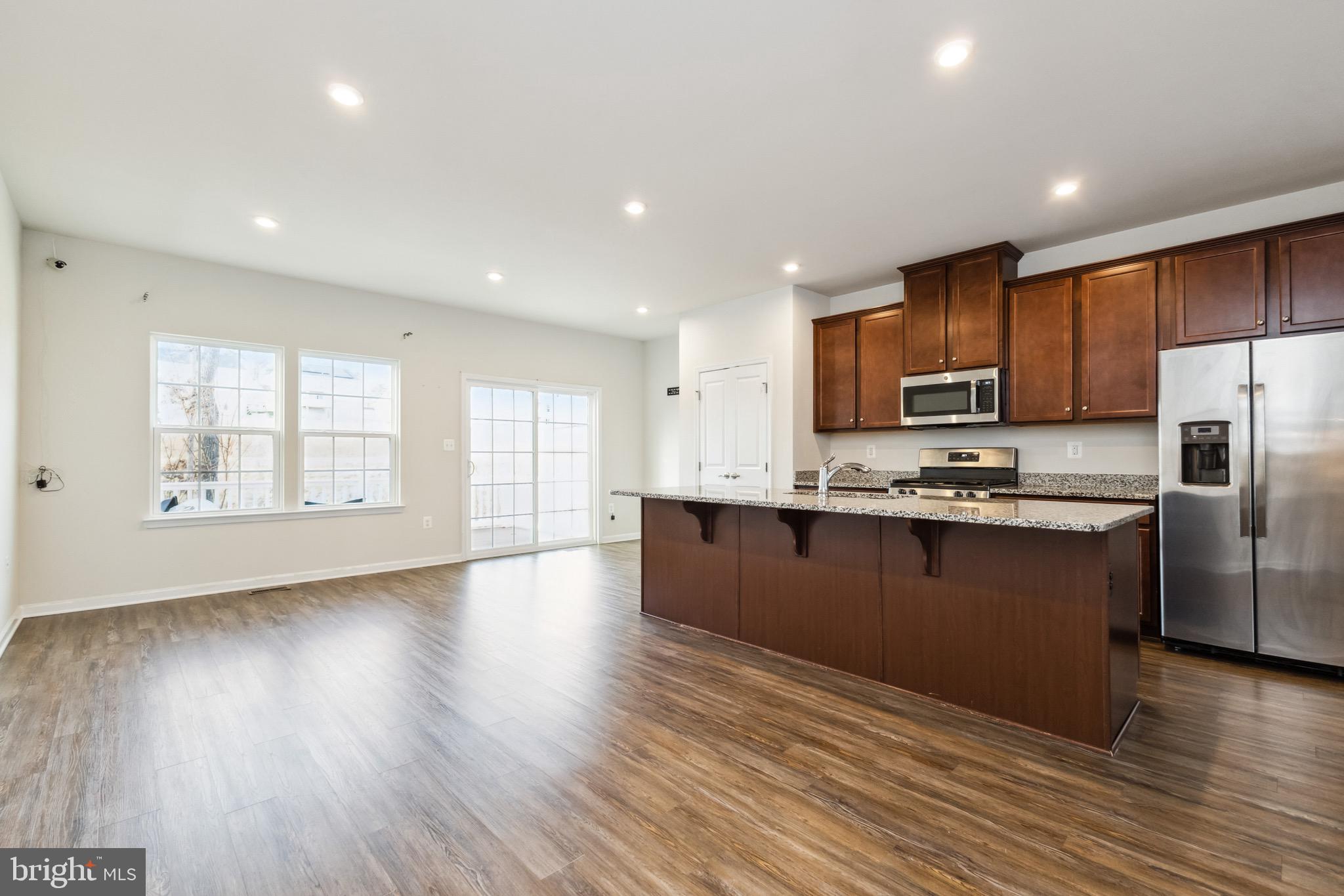 526 LANDING DR