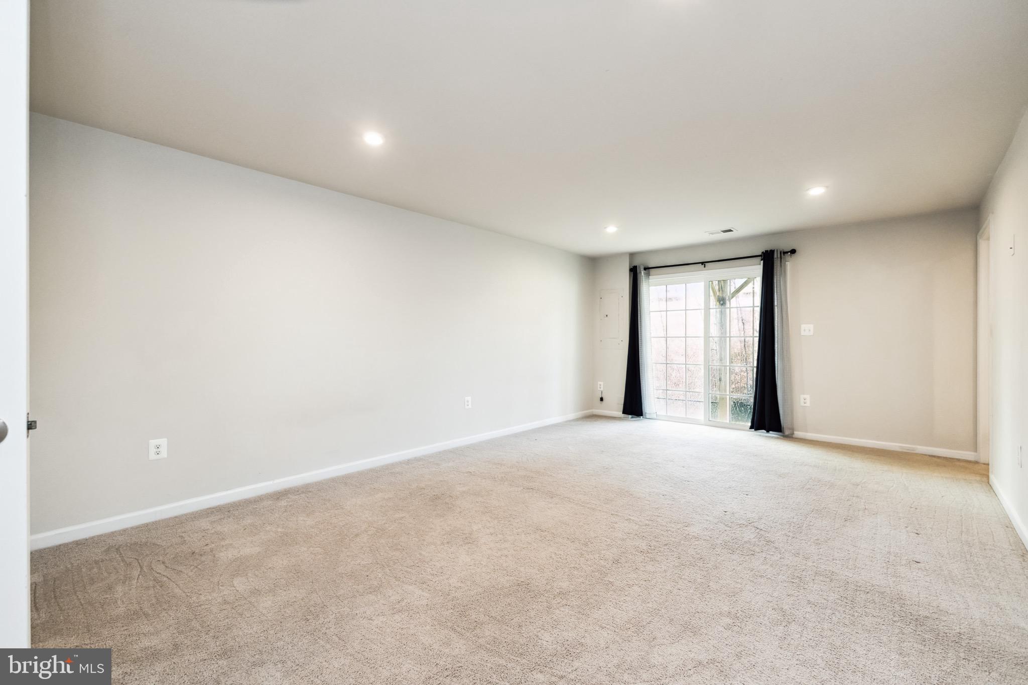 526 LANDING DR