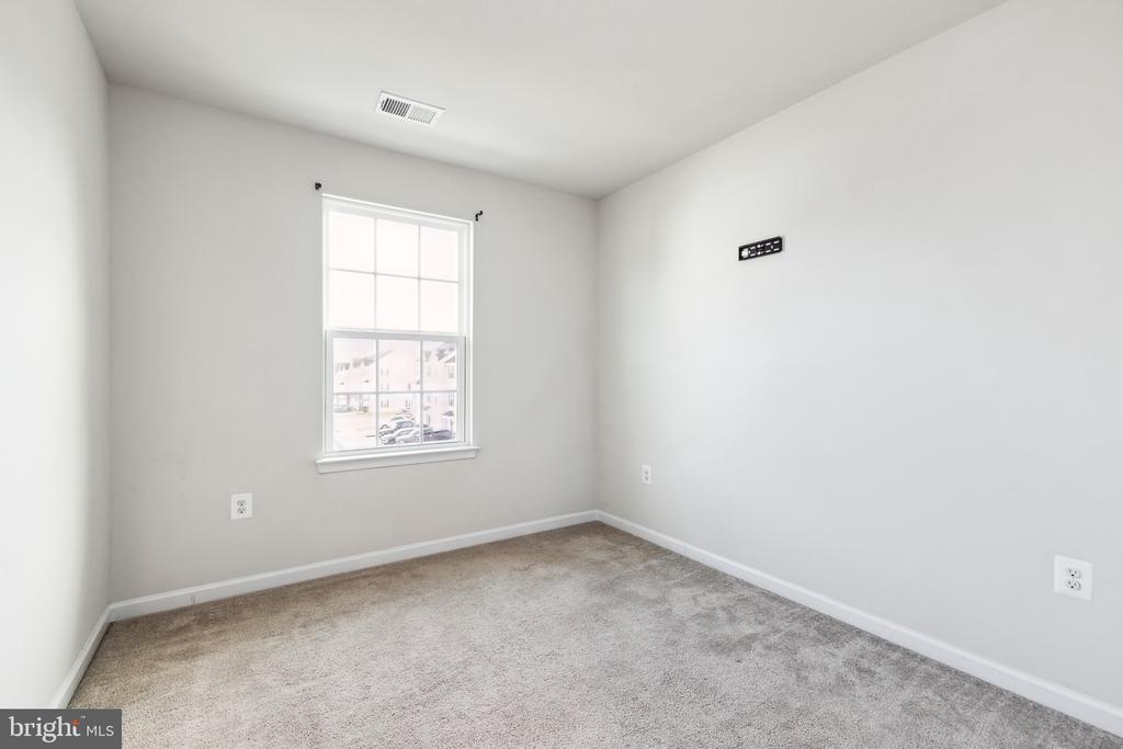526 LANDING DR