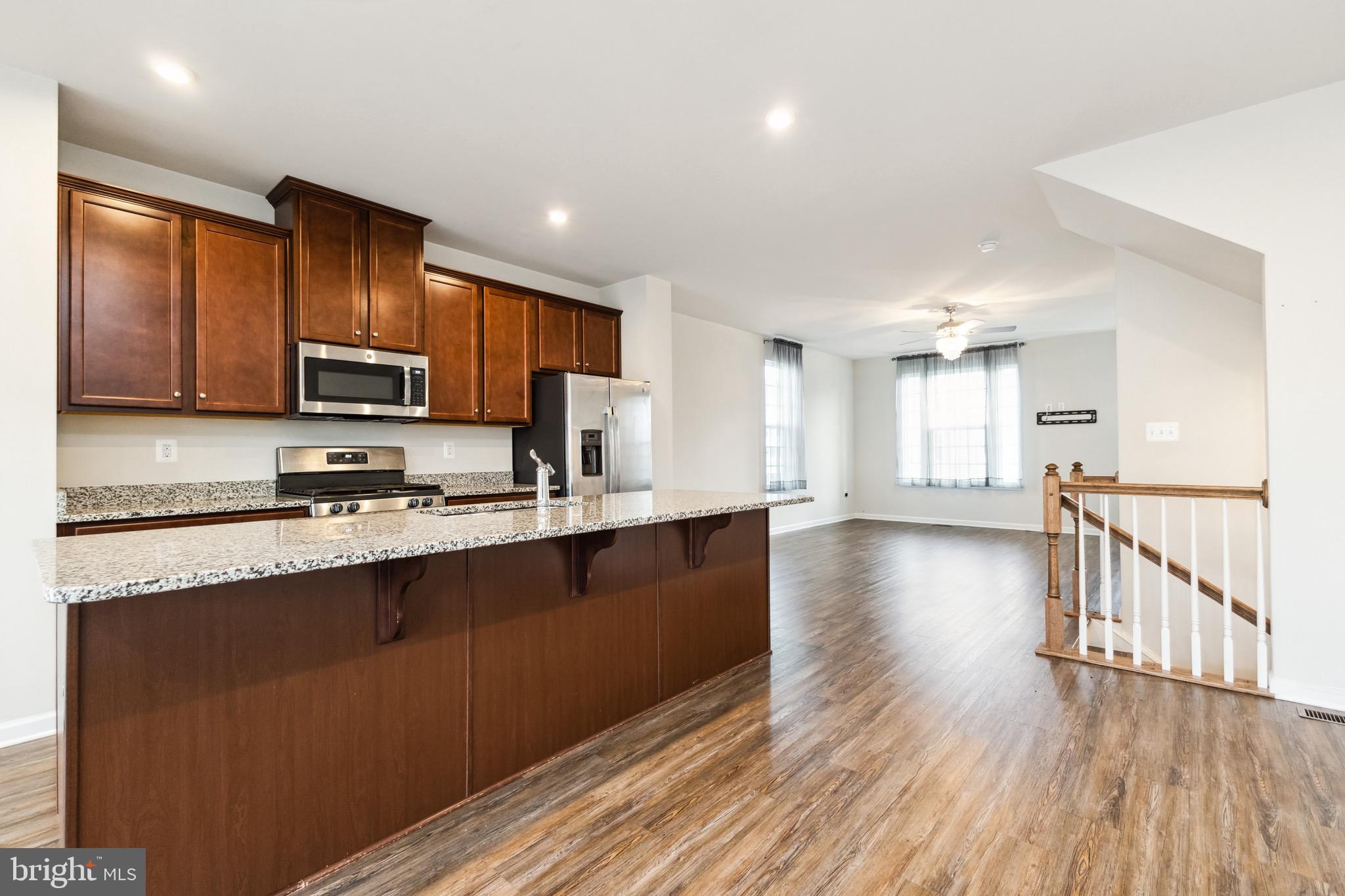 526 LANDING DR