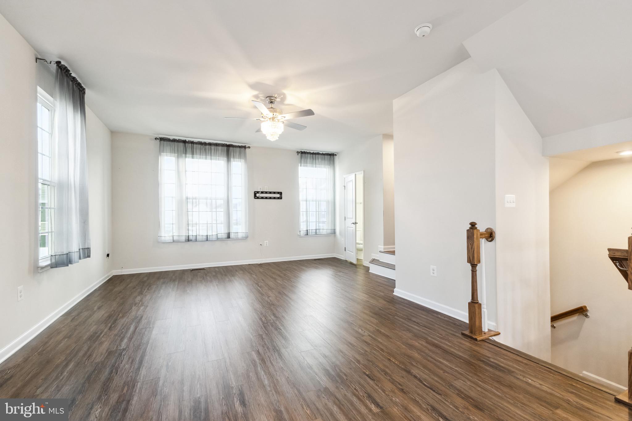 526 LANDING DR