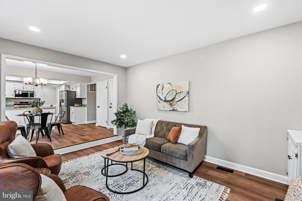 4 Dawson Dr