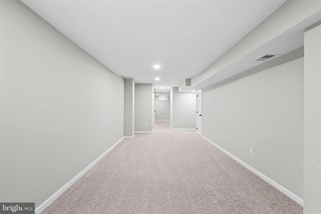 4 Dawson Dr