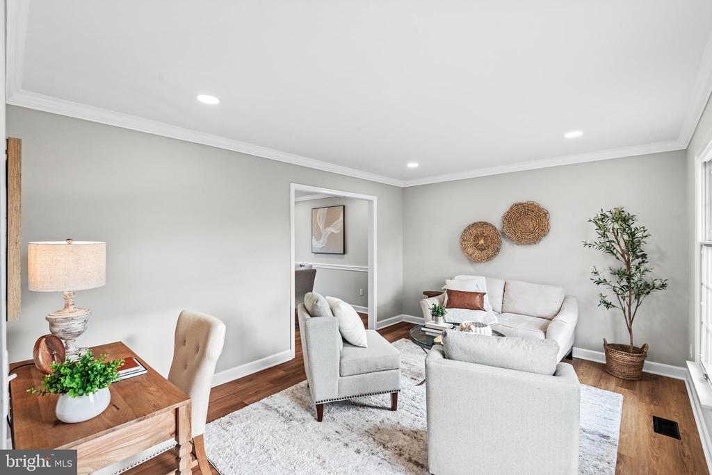 4 Dawson Dr