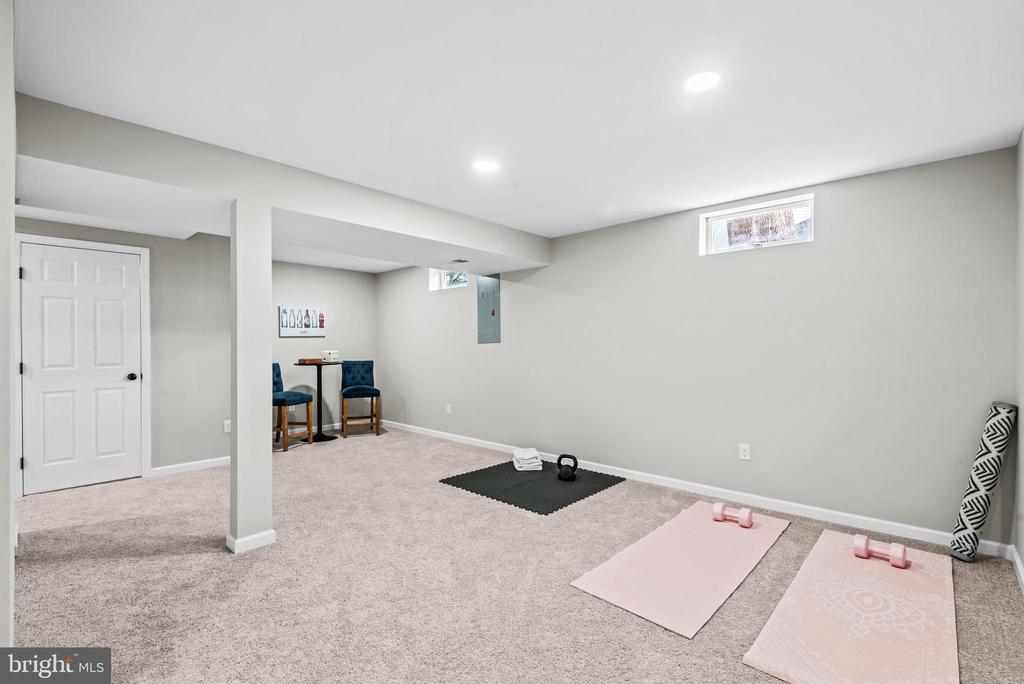 4 Dawson Dr