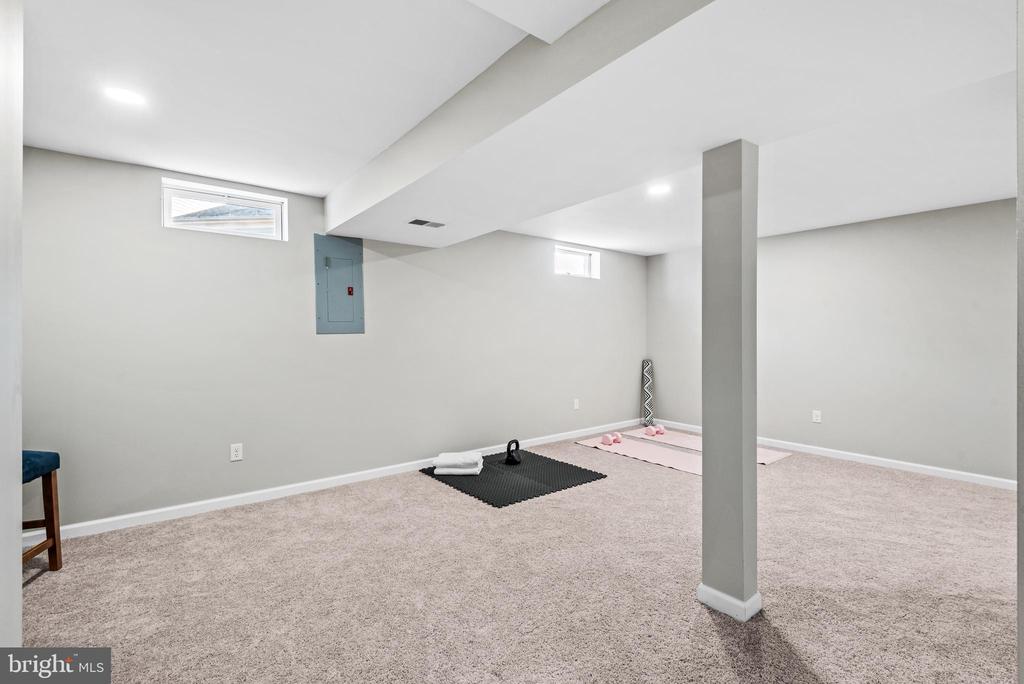 4 Dawson Dr