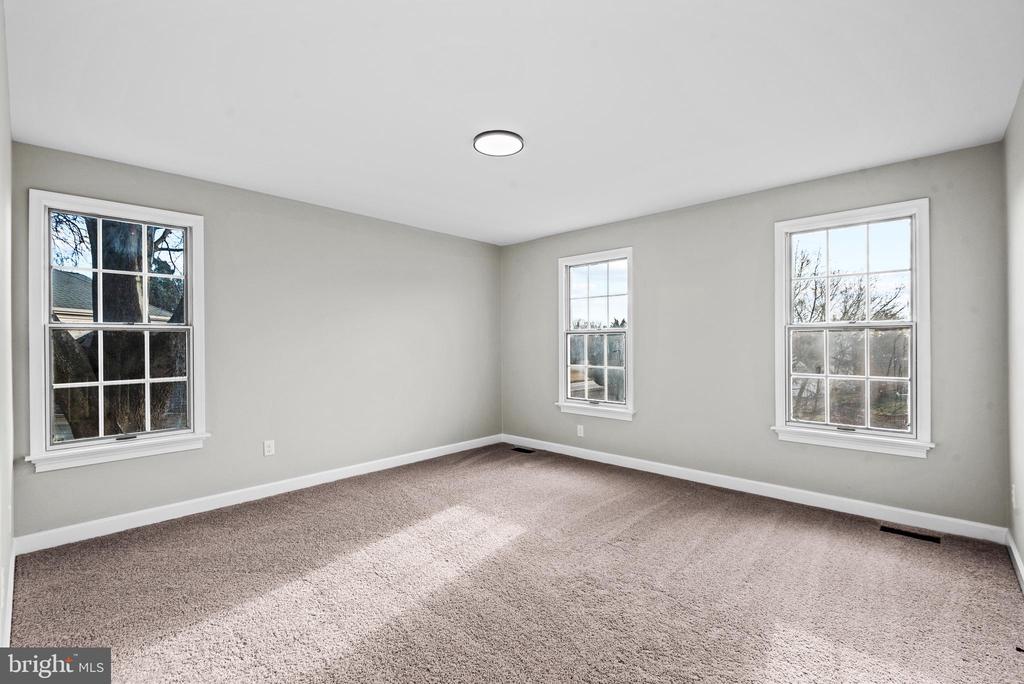 4 Dawson Dr