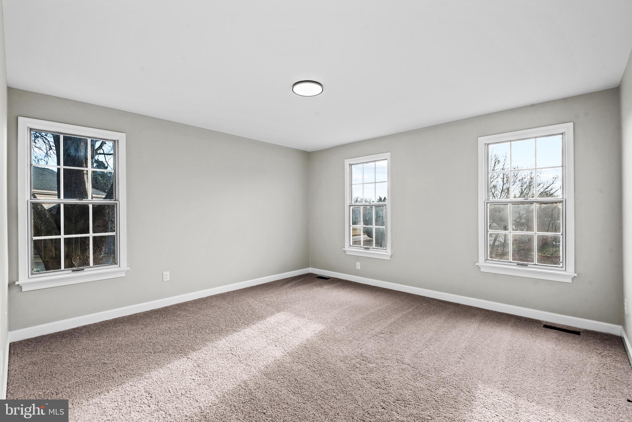 4 Dawson Dr