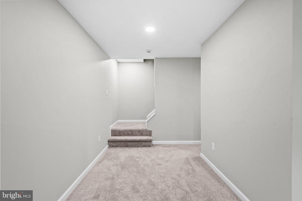 4 Dawson Dr