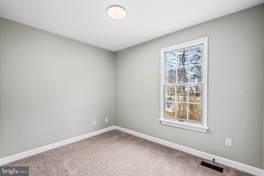 4 Dawson Dr