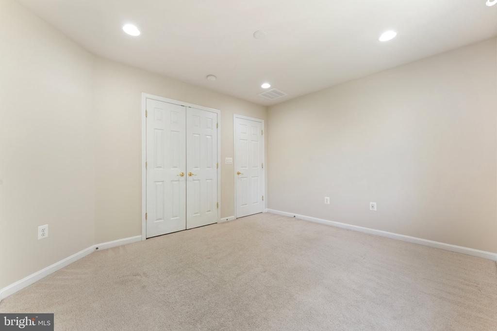 25 Gibson Dr