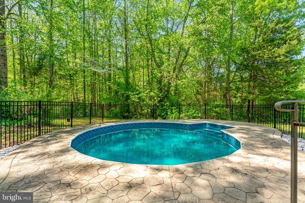 25 Gibson Dr