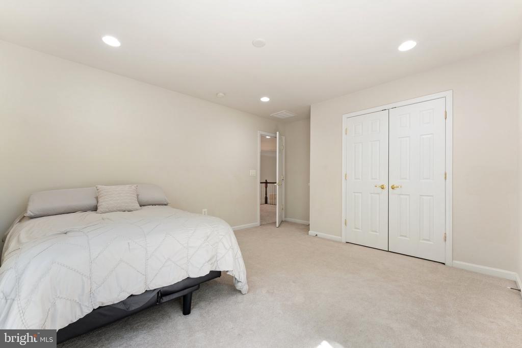 25 Gibson Dr