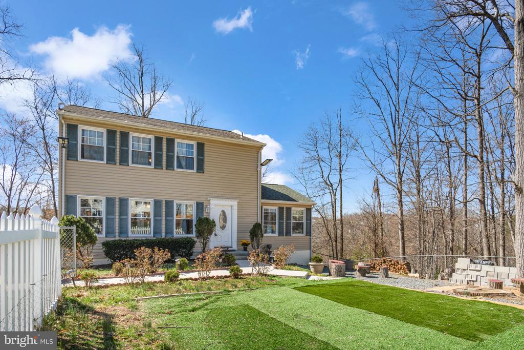 212 Pepper Tree Ln