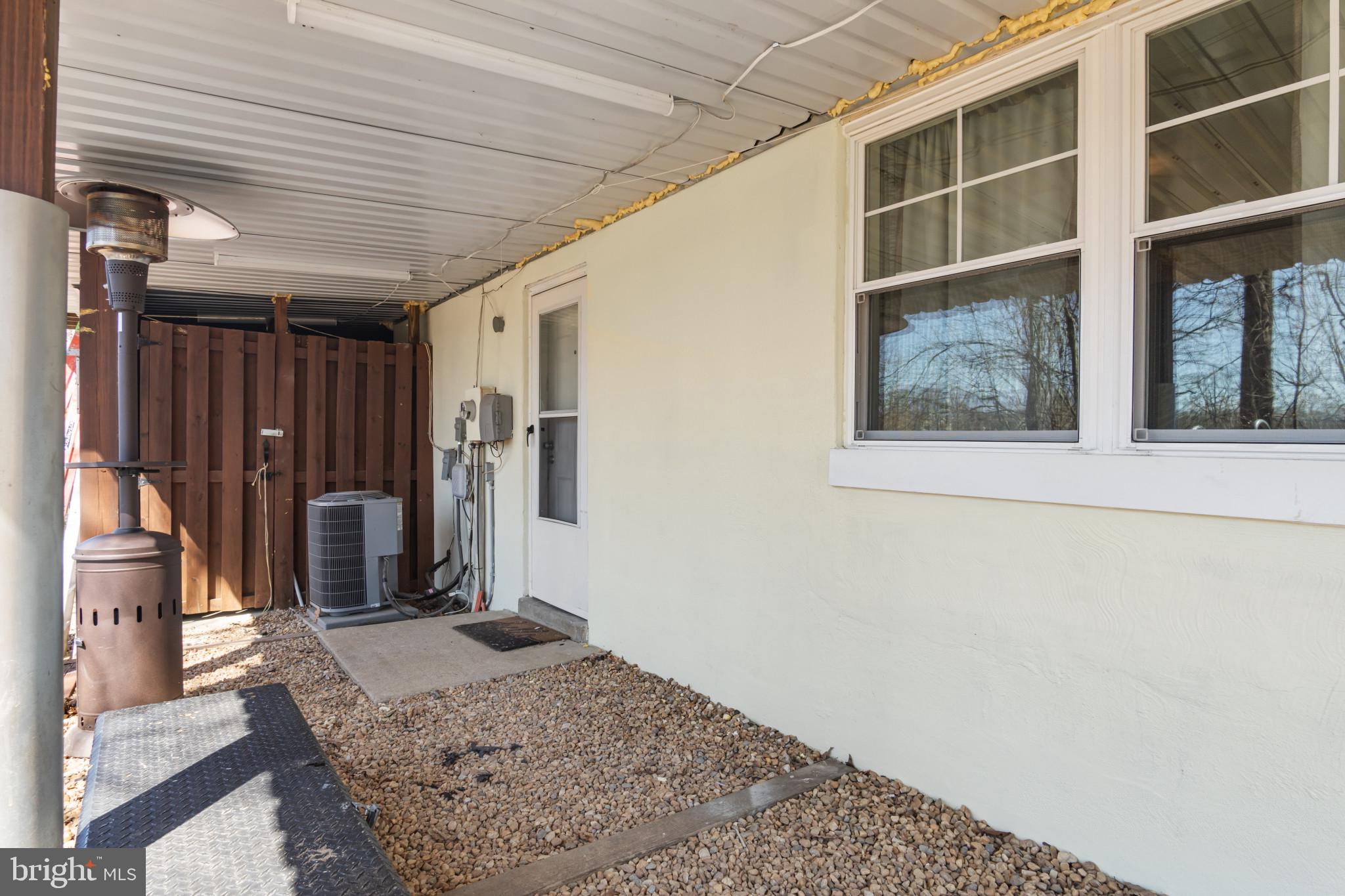 212 Pepper Tree Ln