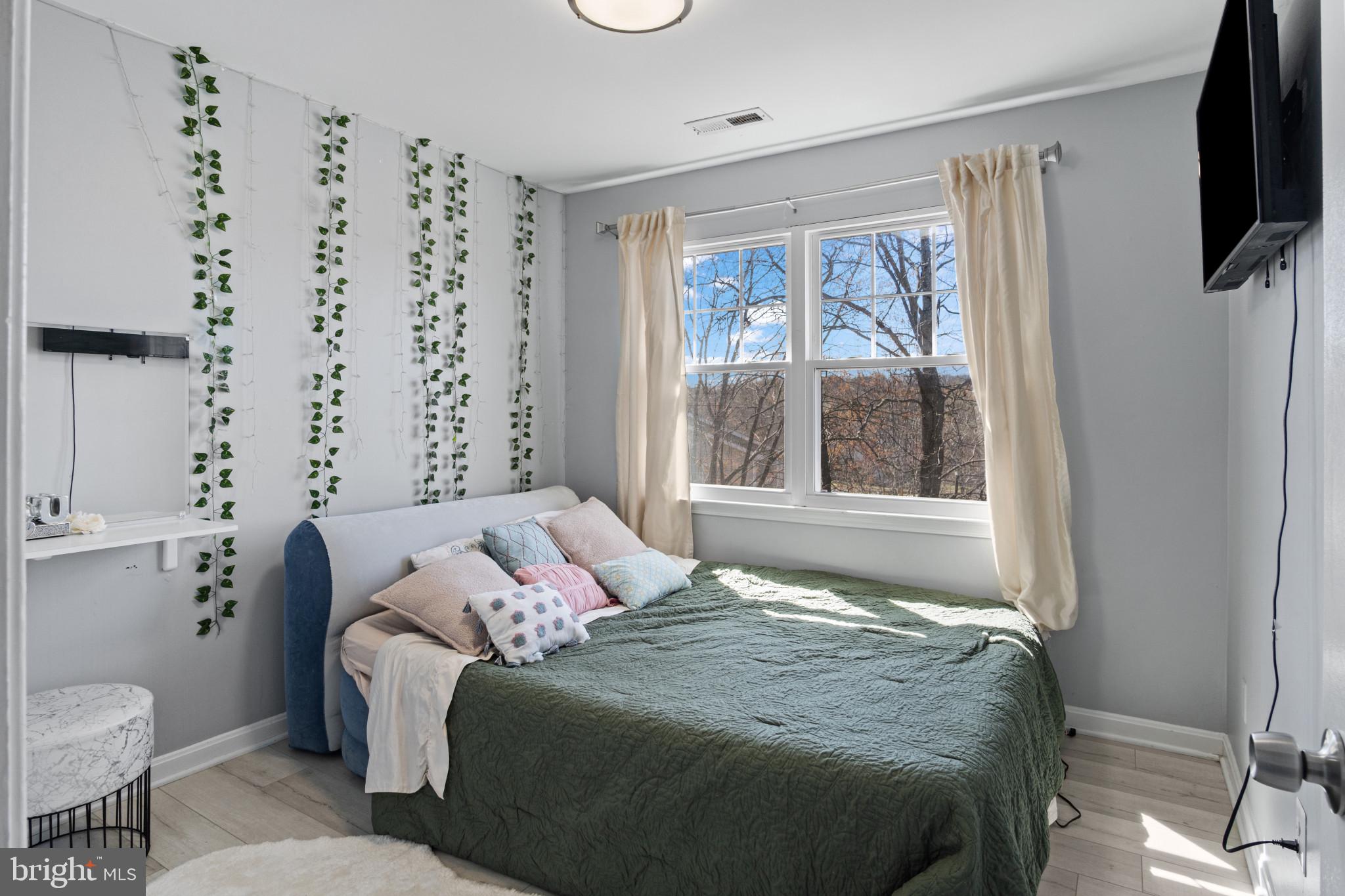 212 Pepper Tree Ln
