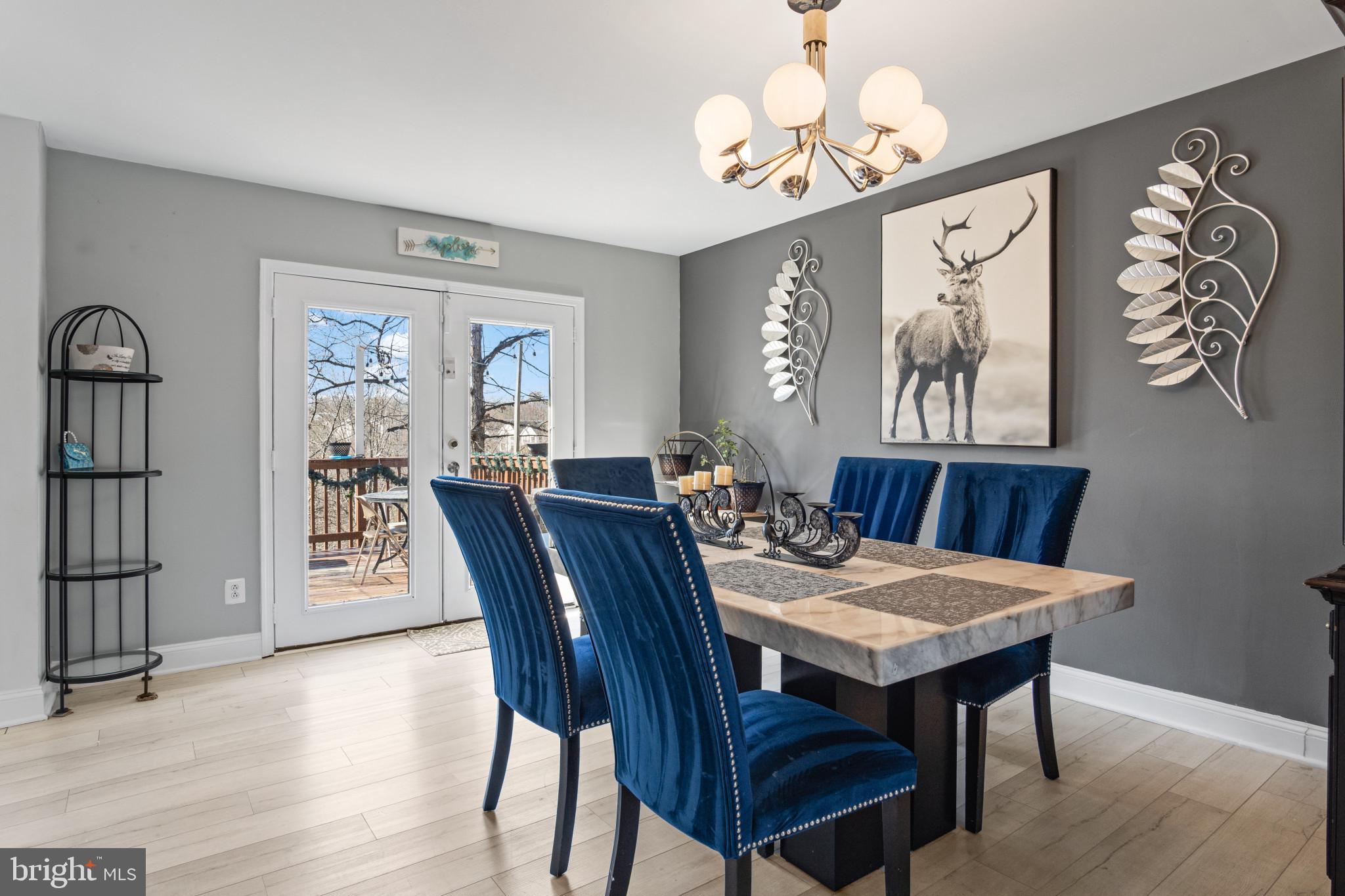 212 Pepper Tree Ln