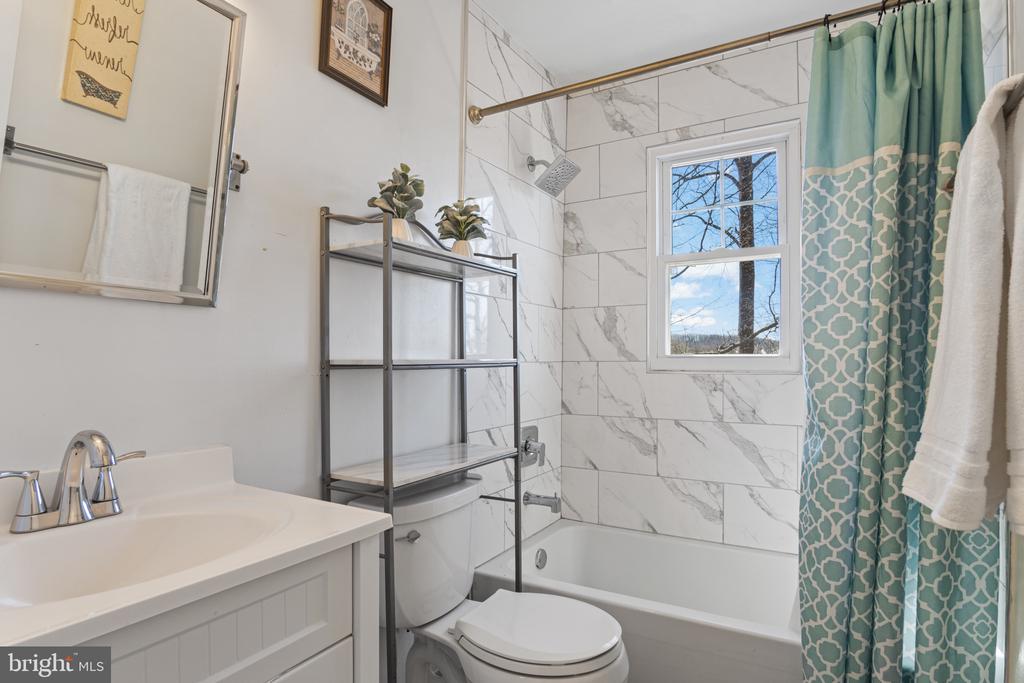 212 Pepper Tree Ln