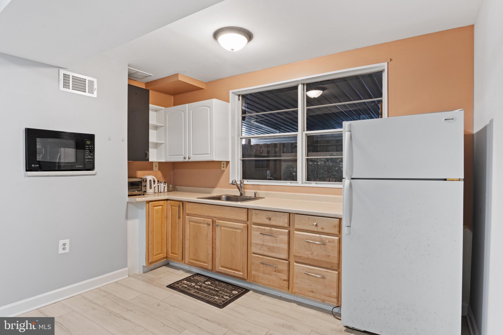 212 Pepper Tree Ln