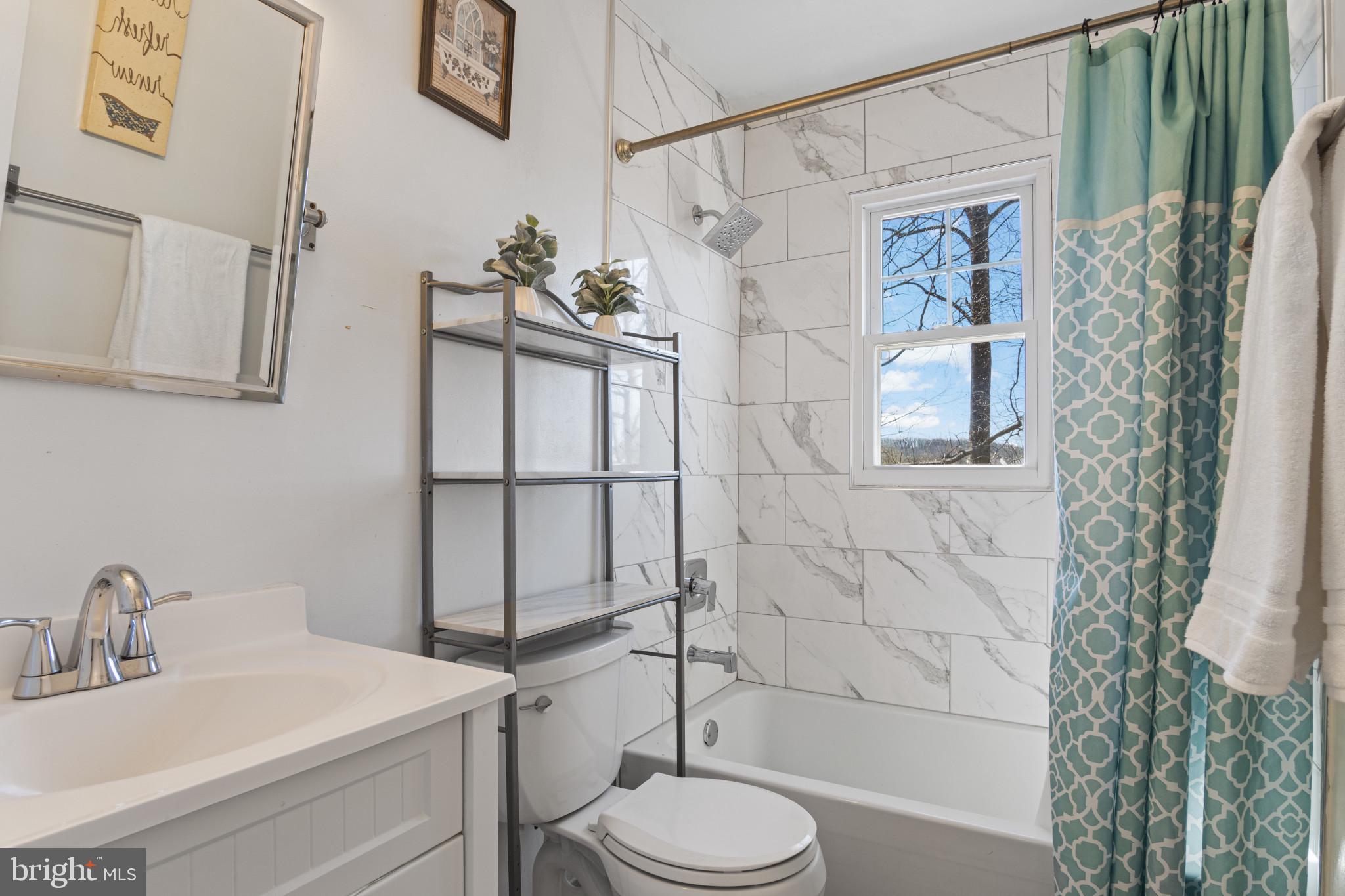 212 Pepper Tree Ln