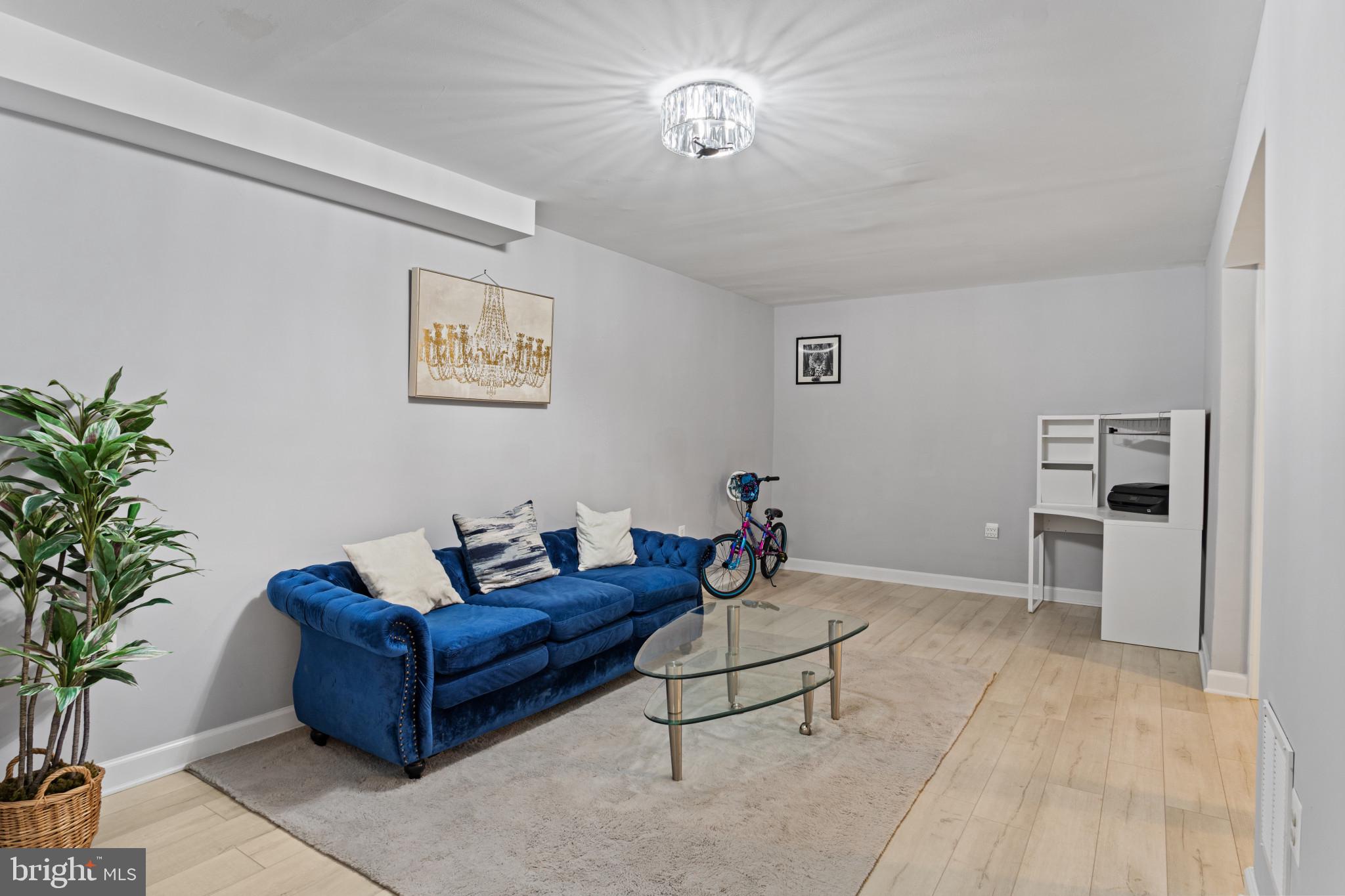 212 Pepper Tree Ln