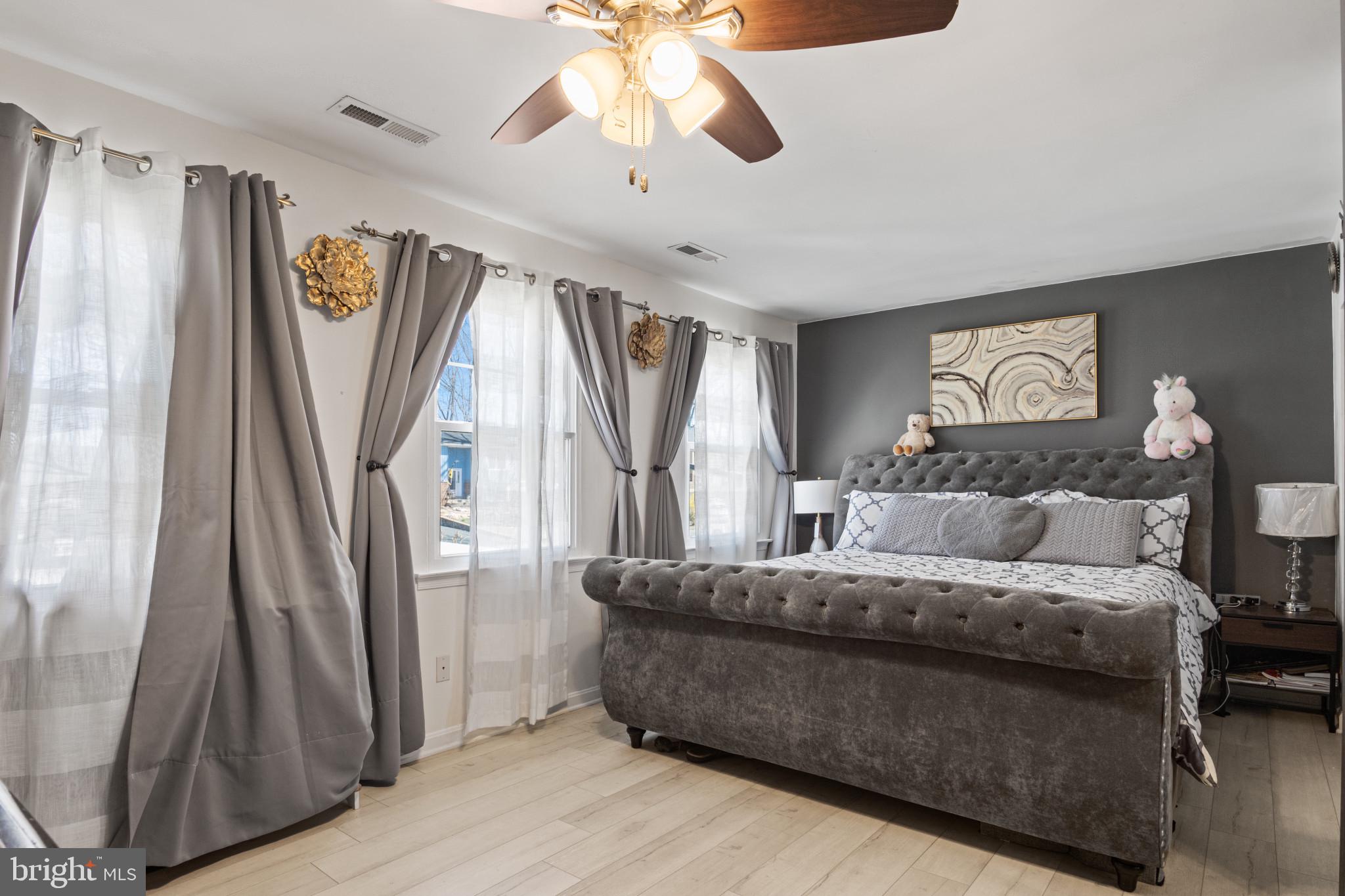 212 Pepper Tree Ln