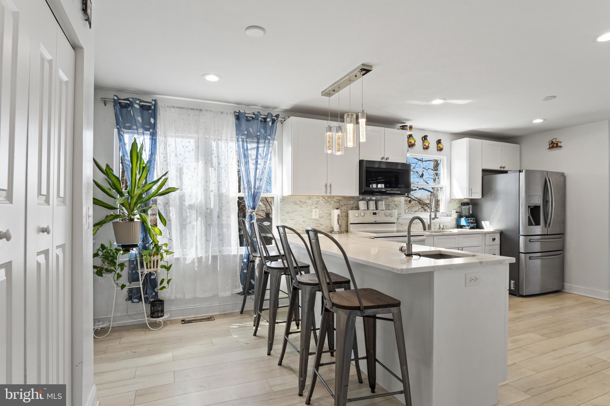 212 Pepper Tree Ln