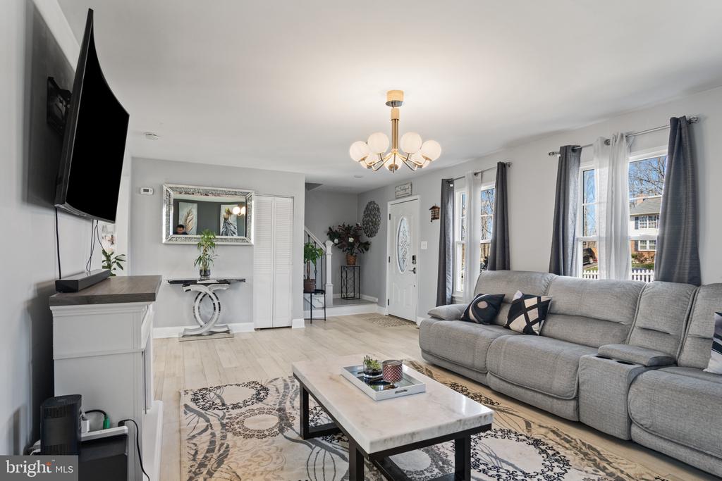 212 Pepper Tree Ln