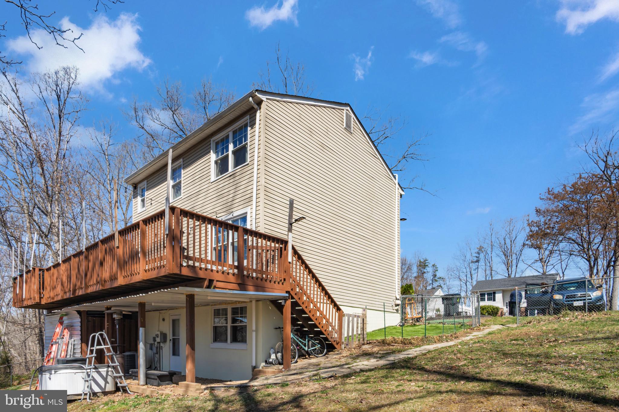 212 Pepper Tree Ln