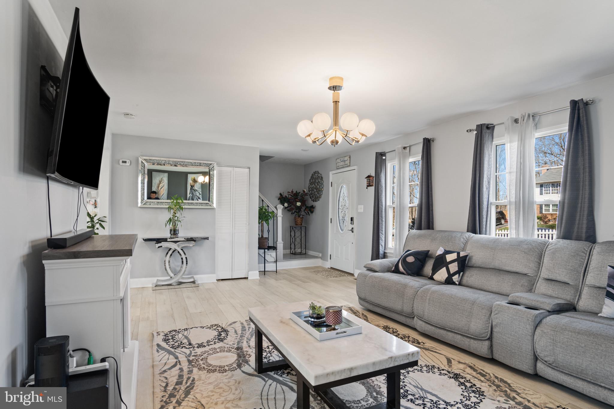 212 Pepper Tree Ln